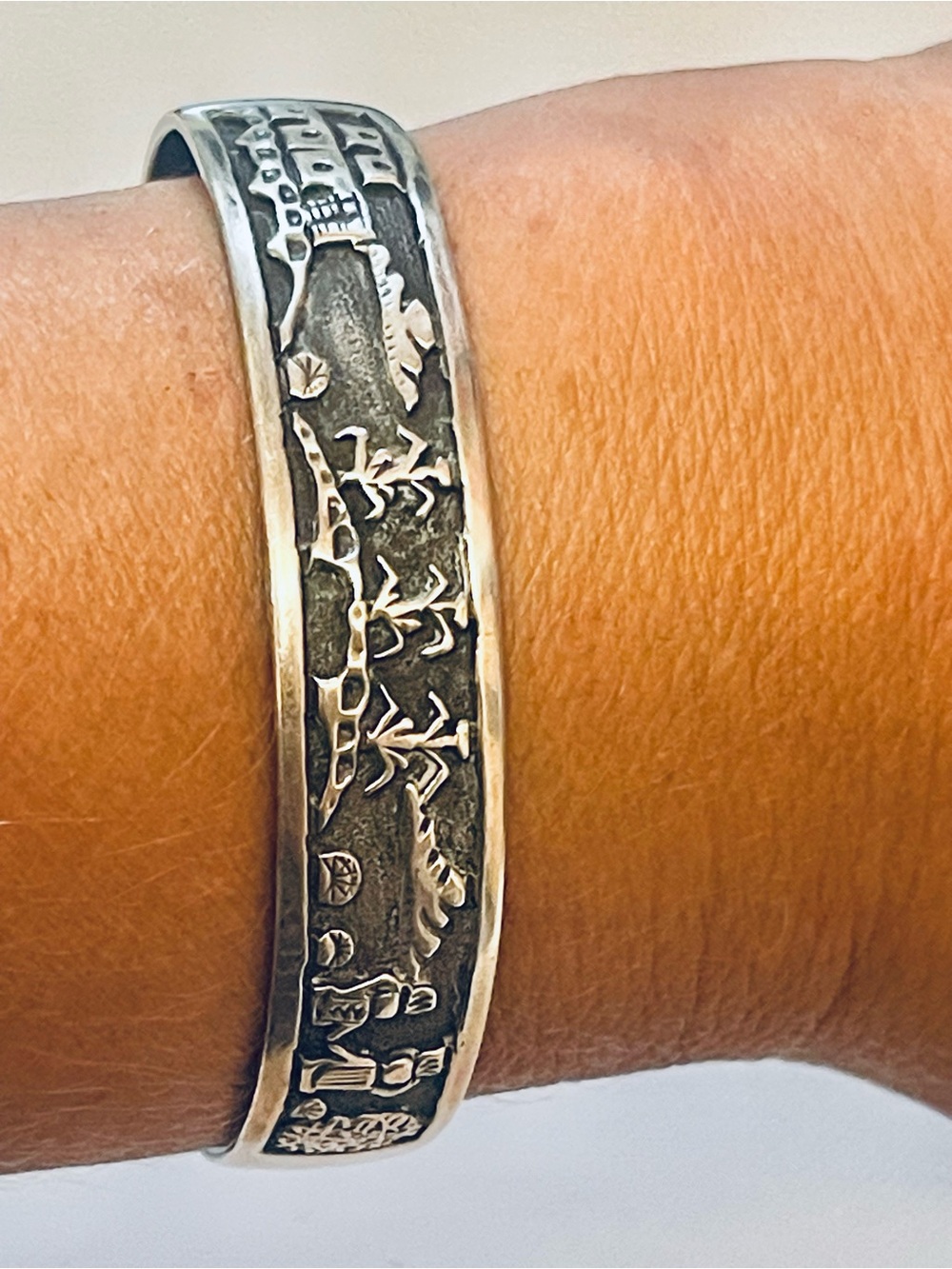 VTG NATIVE AMERICAN Navajo storyteller STERLING cuff bracelet 24 G
Sz 6.75-7"